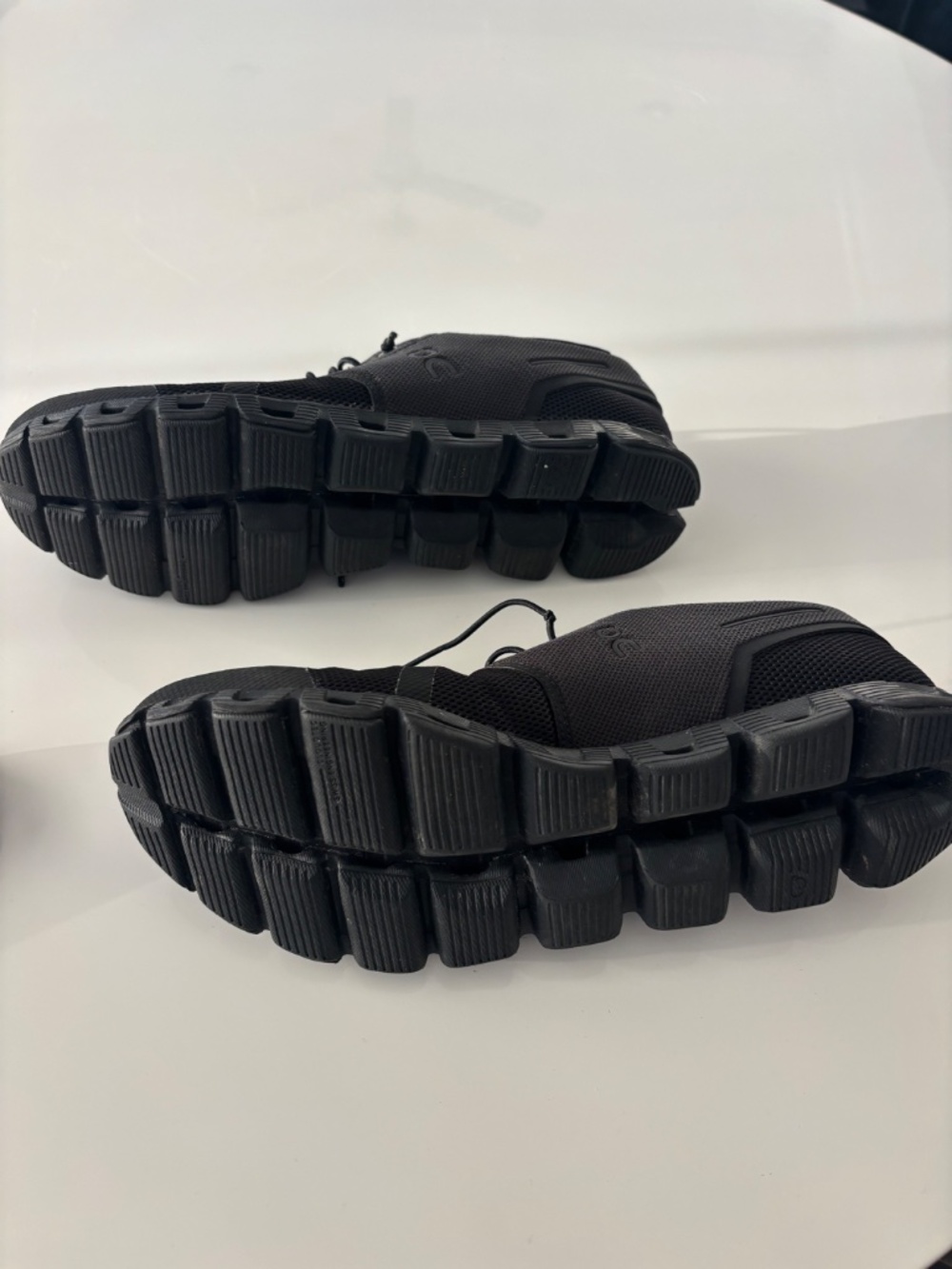 Black OnCloud sneakers, worn 1x, size 11 - Picture 2 of 4